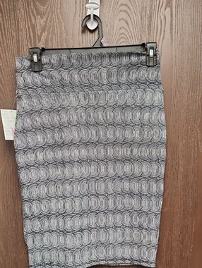 LuLaRoe Black & White Geo-Loop Pencil Skirt